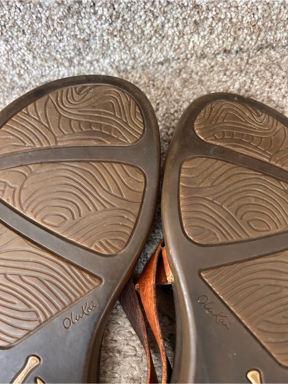 Olukai Upena Leather and Metallic Strappy Beach Sandals. Vacation. Comfort. SZ10 - Picture 9 of 10